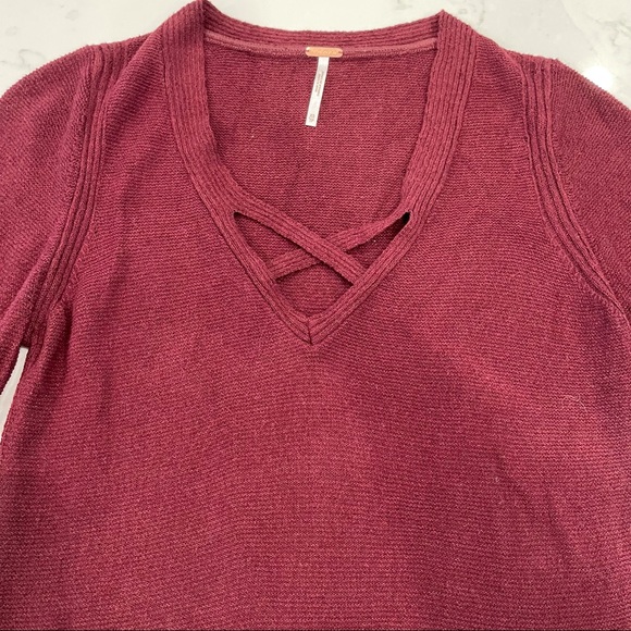 🎉HP🎉 Free People criss cross burgundy sweater - Picture 8 of 13